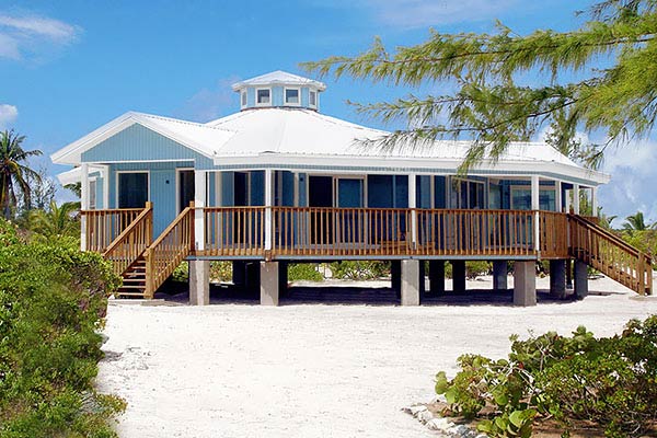 Hurricane_Proof_Bahamas_Stilt_House_by_Topsider_Homes