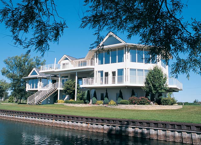 Spectacular luxury timber frame lake house in Michigan