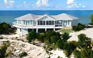 One-story Topsider piling home on the beach