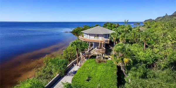 Octagonal Topsider pedestal home overlooking the water