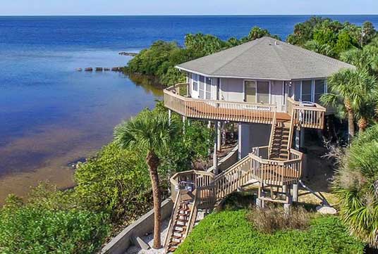 Hurricane-ready Pedestal Home in Florida